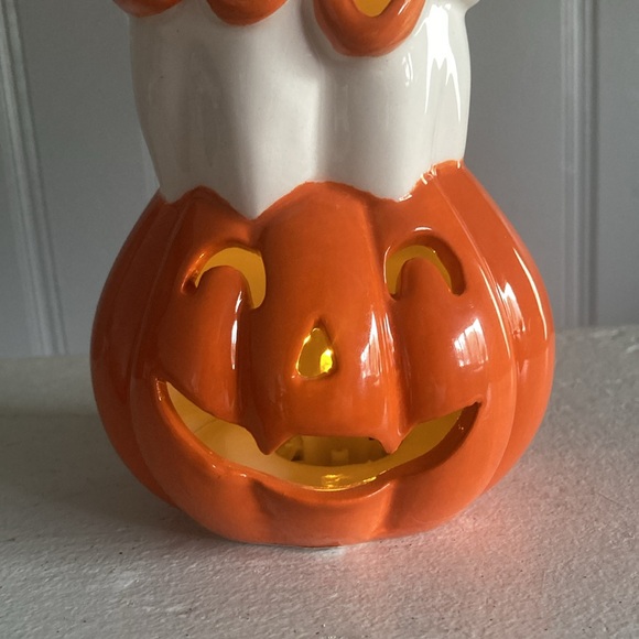 NWT- Adorable- LED Light Up- Ceramic BOO Ghost 👻 on a Pumpkin Decoration - Picture 14 of 17